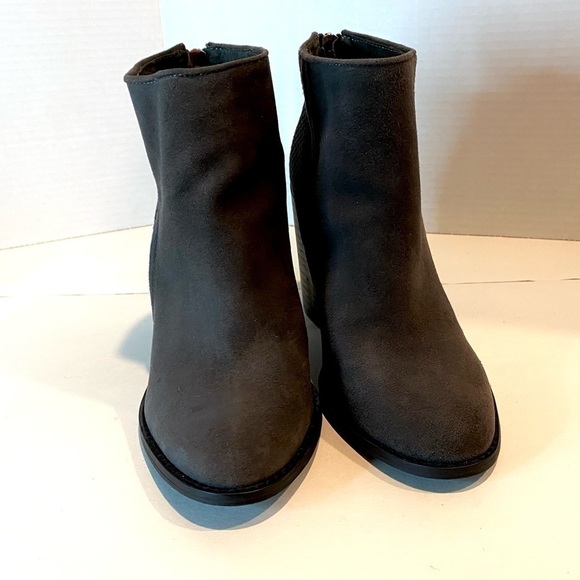 Steve Madden “Replay” Smokey Gray Suede Block Heeled Bootie Size 7M - Picture 3 of 11